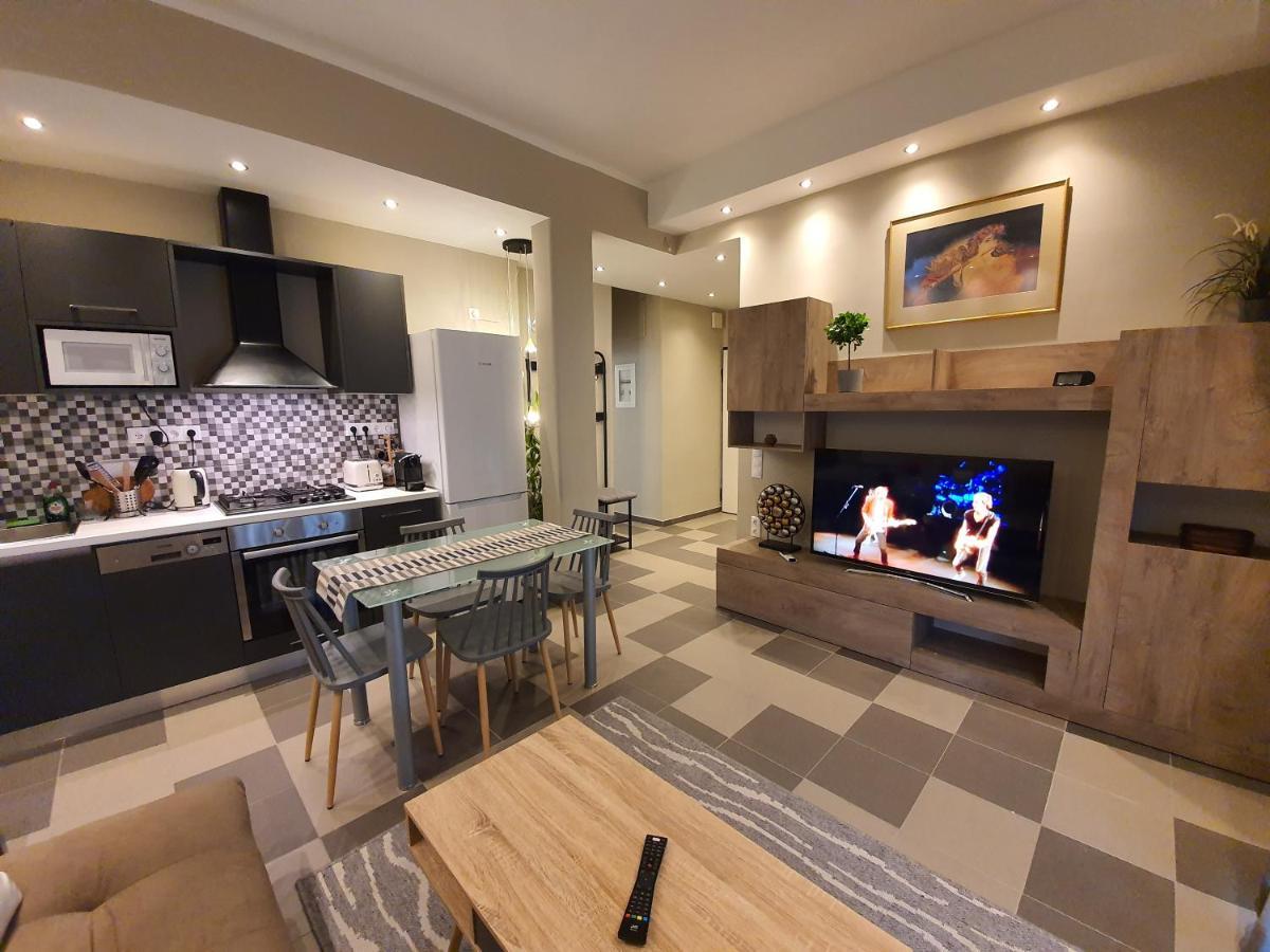 Lukas-2 B/R Luxurious Flat With Veranda Lejlighed Athen Eksteriør billede