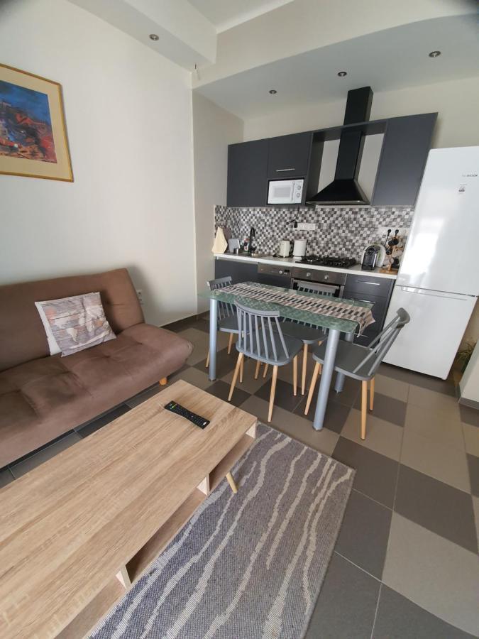 Lukas-2 B/R Luxurious Flat With Veranda Lejlighed Athen Eksteriør billede
